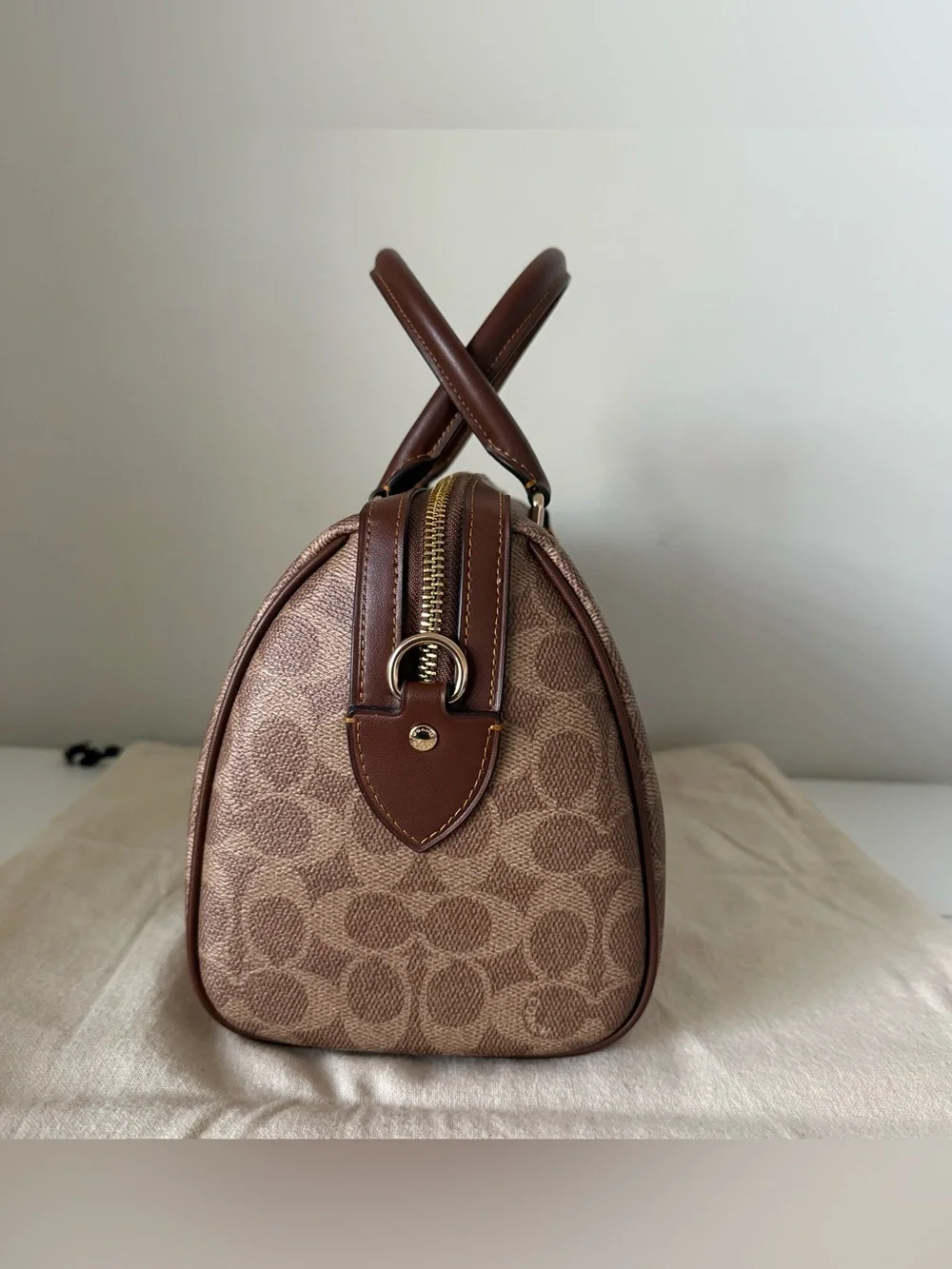 Coach Tan Signature Rowan w/matching accessories. - Picture 12 of 16